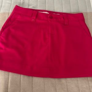 (UNDER ARMOUR) performance ladies skirt, shorts, size 4